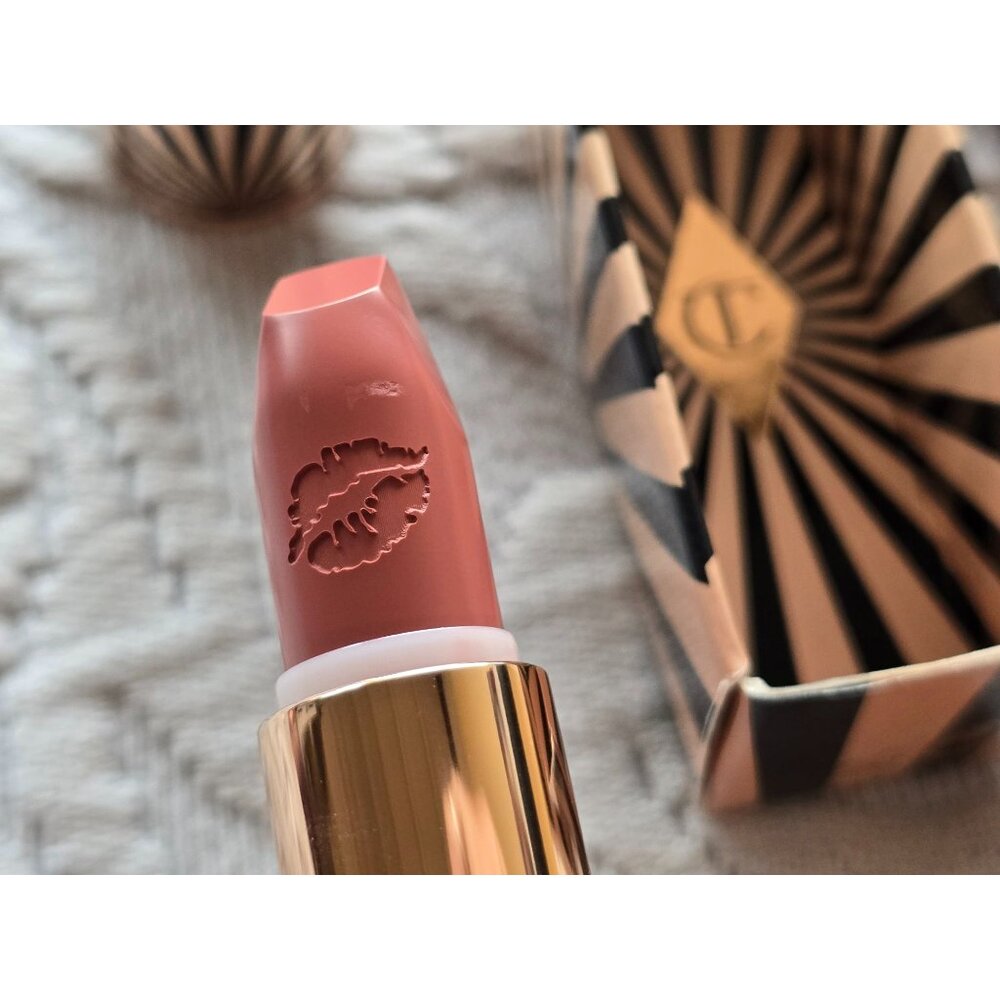 Charlotte Tilbury Hot Lips 2 - In Love With Olivia - Picture 1 of 9